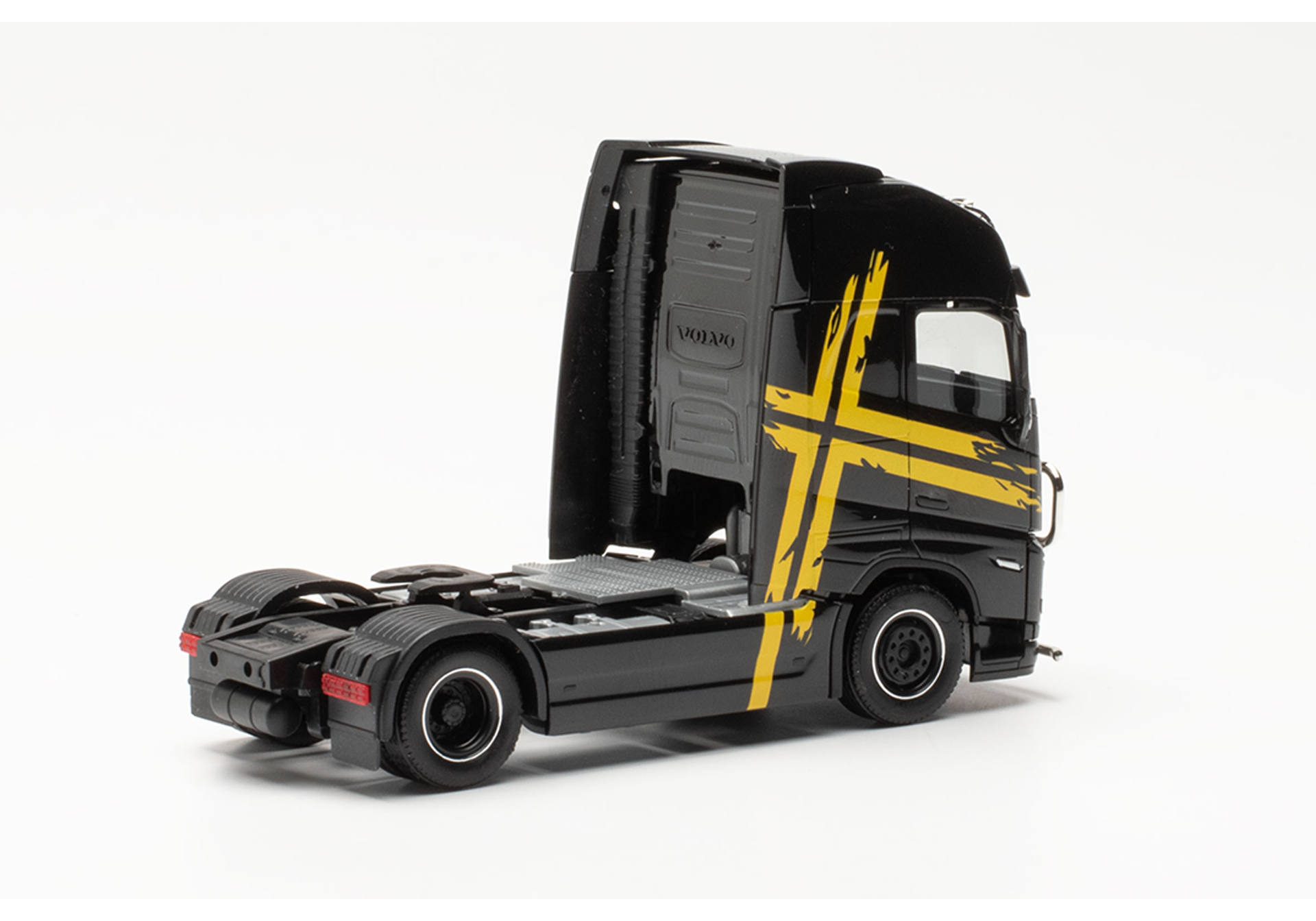 Volvo FH 16 Gl. XL 2020 tractor with lamp holder and crash protector, black