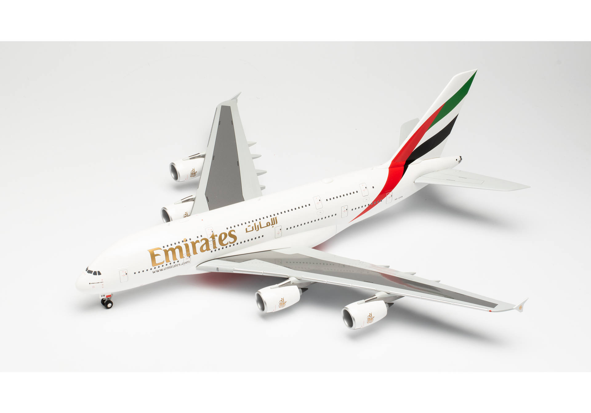 Emirates Airbus A380 – A6-EVN