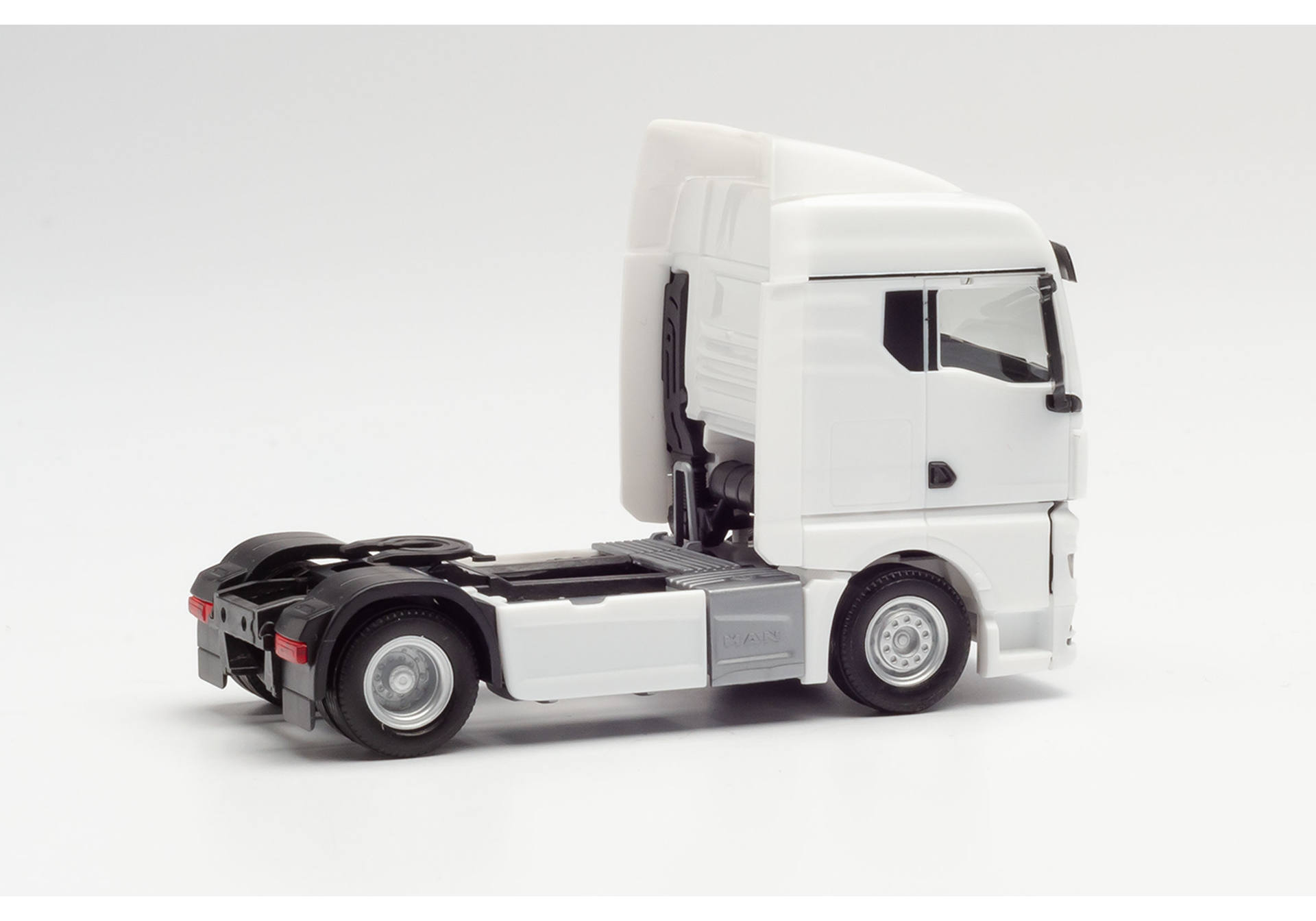 MAN TGX GM solo tractor, white