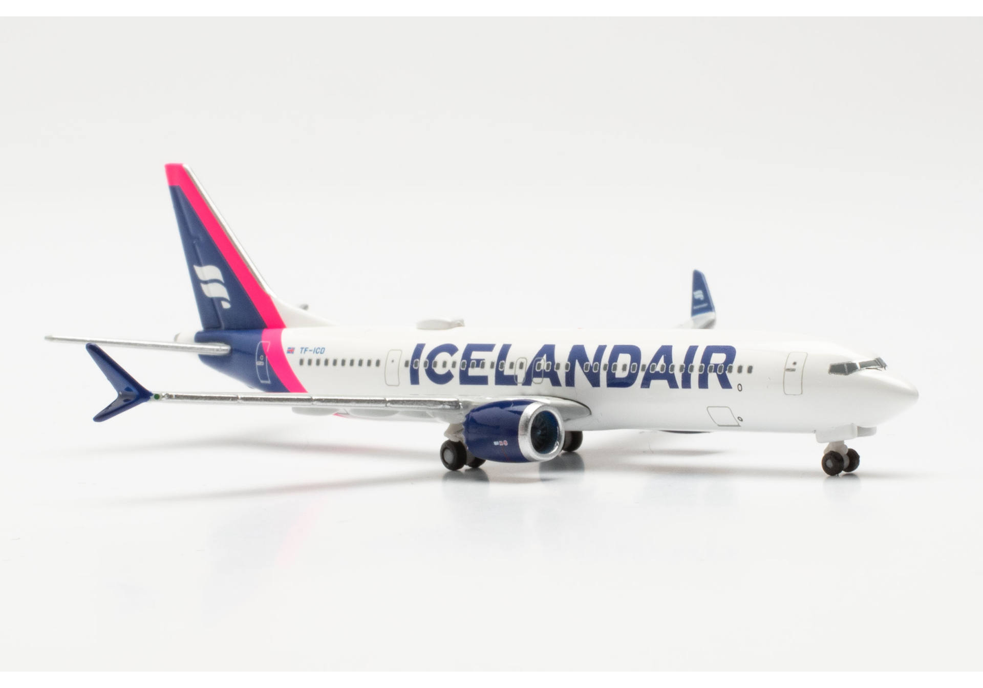 Icelandair Boeing 737 Max 9 - magenta tail stripe - TF-ICD "Baula"