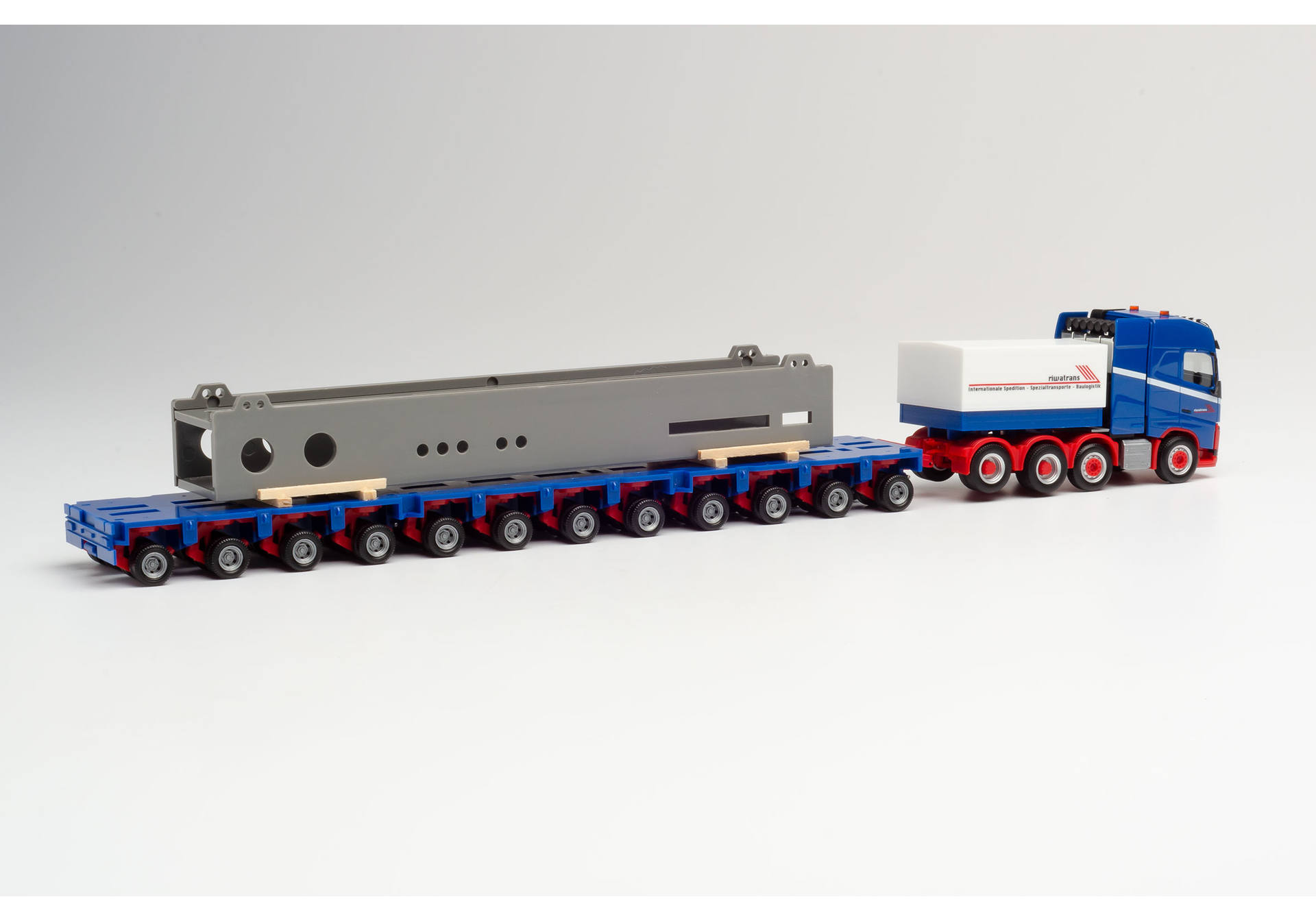 Volvo FH 16 Gl. low-loader truck-trailer with makeshift bridge