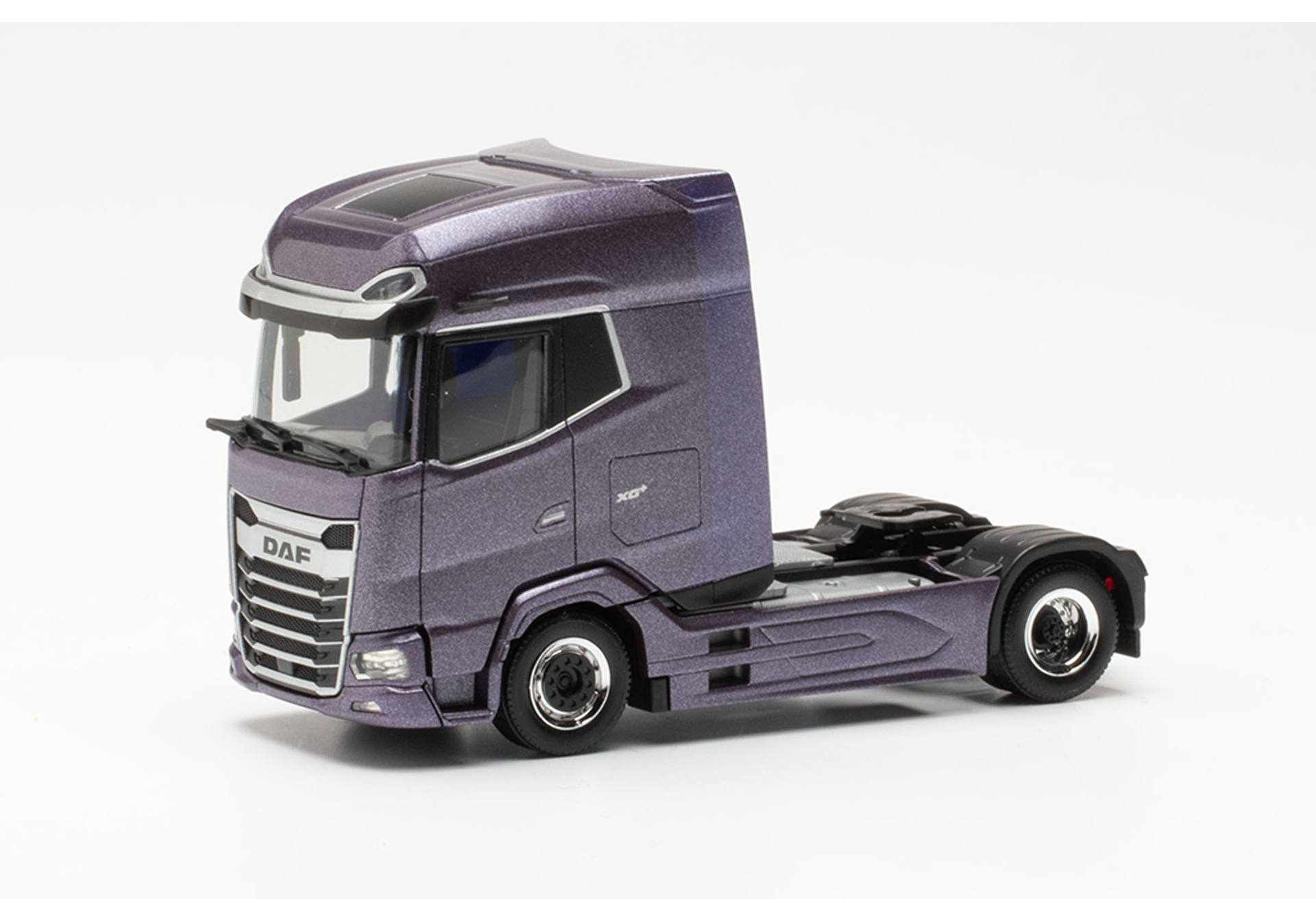 DAF XG+ rigid tractor 2axles, blackberry