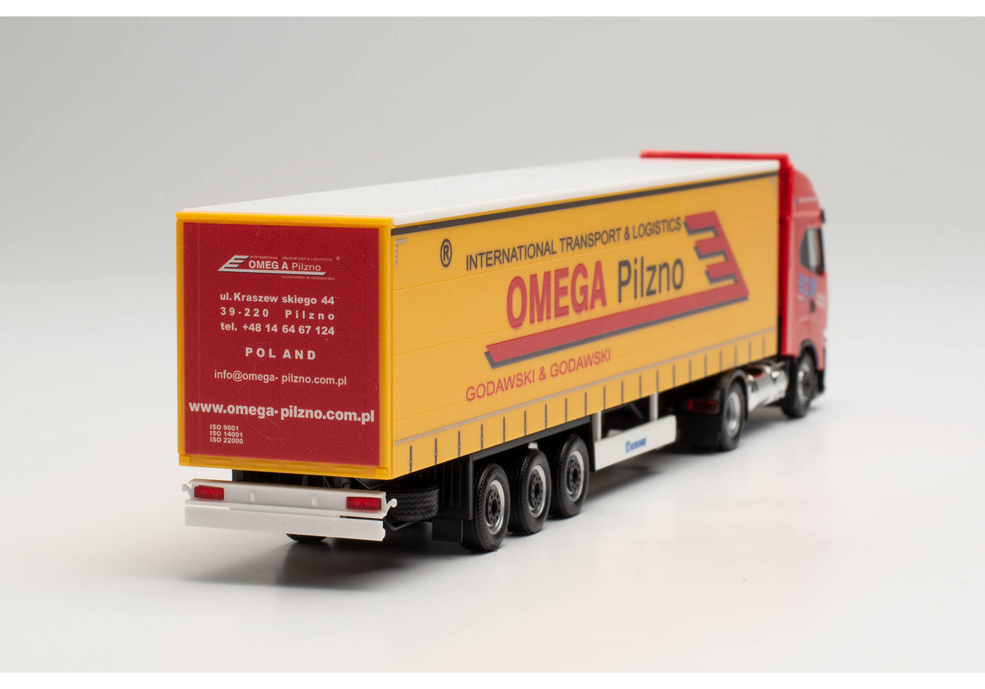 Iveco S-Way LNG Gardinenplanen-Sattelzug „Omega Pilzno“