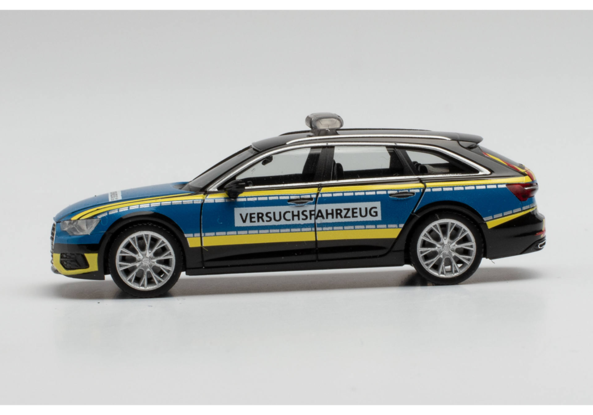 Audi A6 Avant test vehicle police