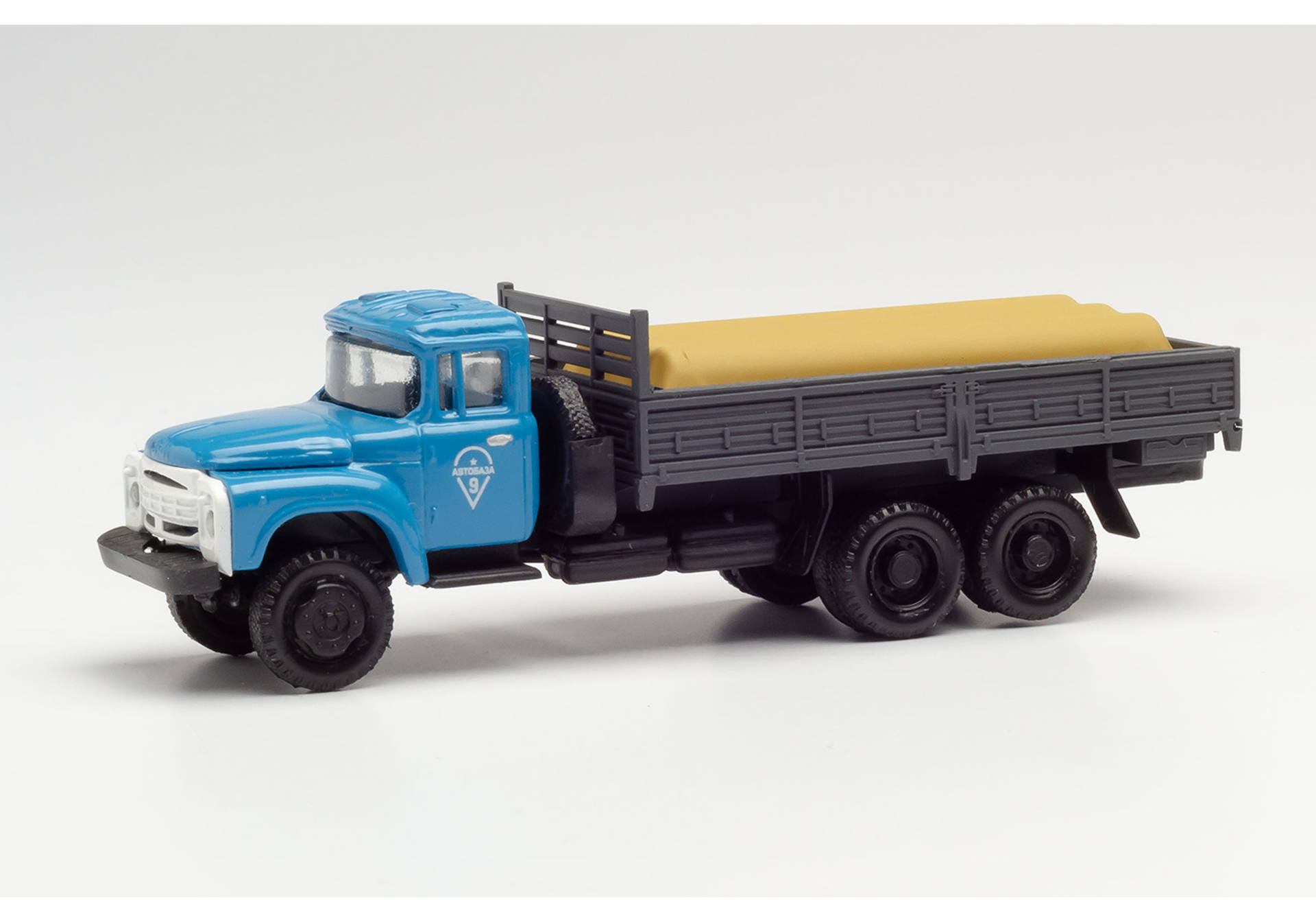 ZIS 133 G.2. pick-up truck with load