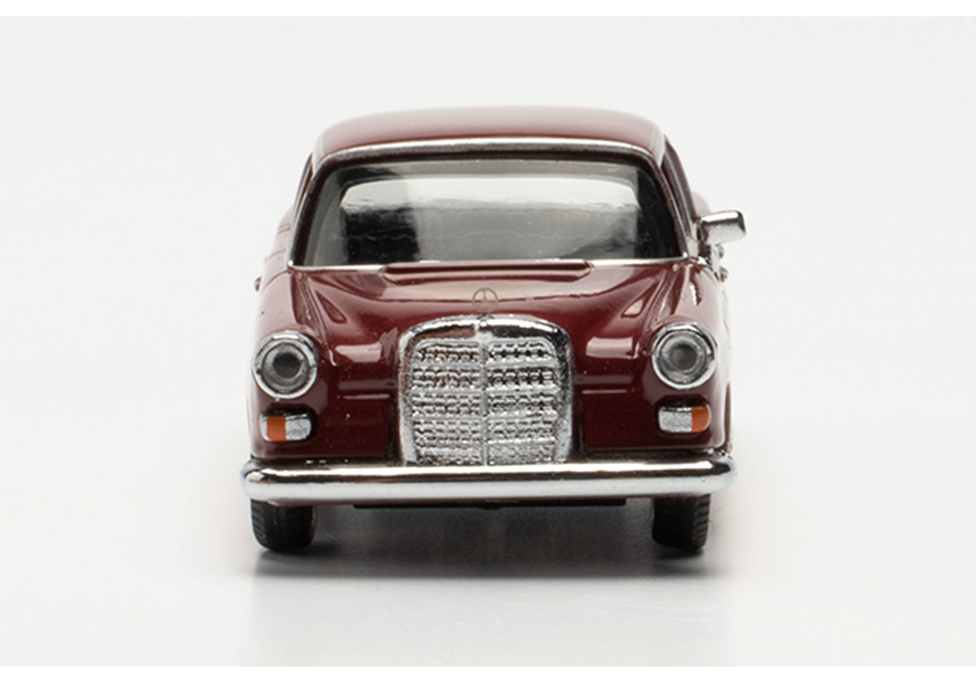 Mercedes-Benz 200 Heckflosse, weinrot