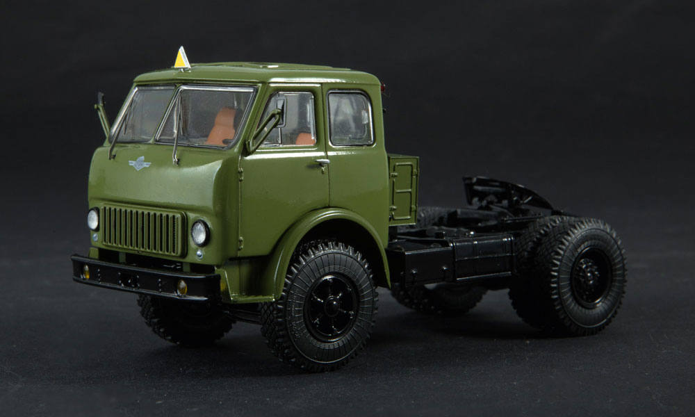 MAZ-504 tractor