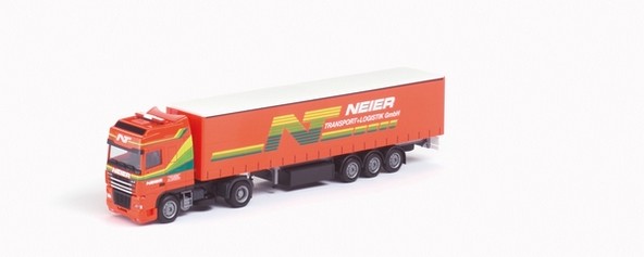 DAF XF Gardinenplanen-Sattelzug