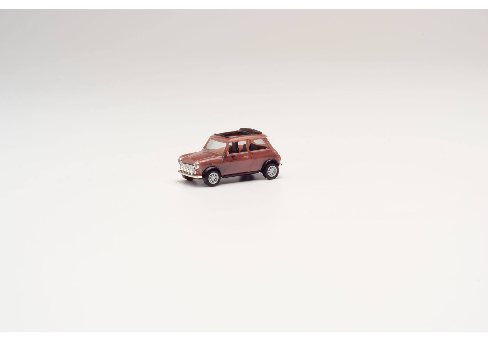 Mini Cooper mit Zusatzscheinwerfern, marmoriert