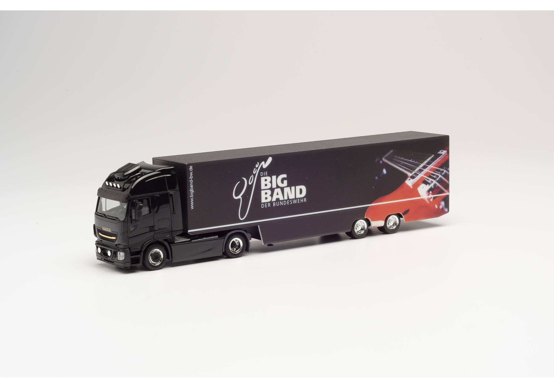 Iveco Stralis XP Koffer-Sattelzug "Big Band der Bundeswehr"