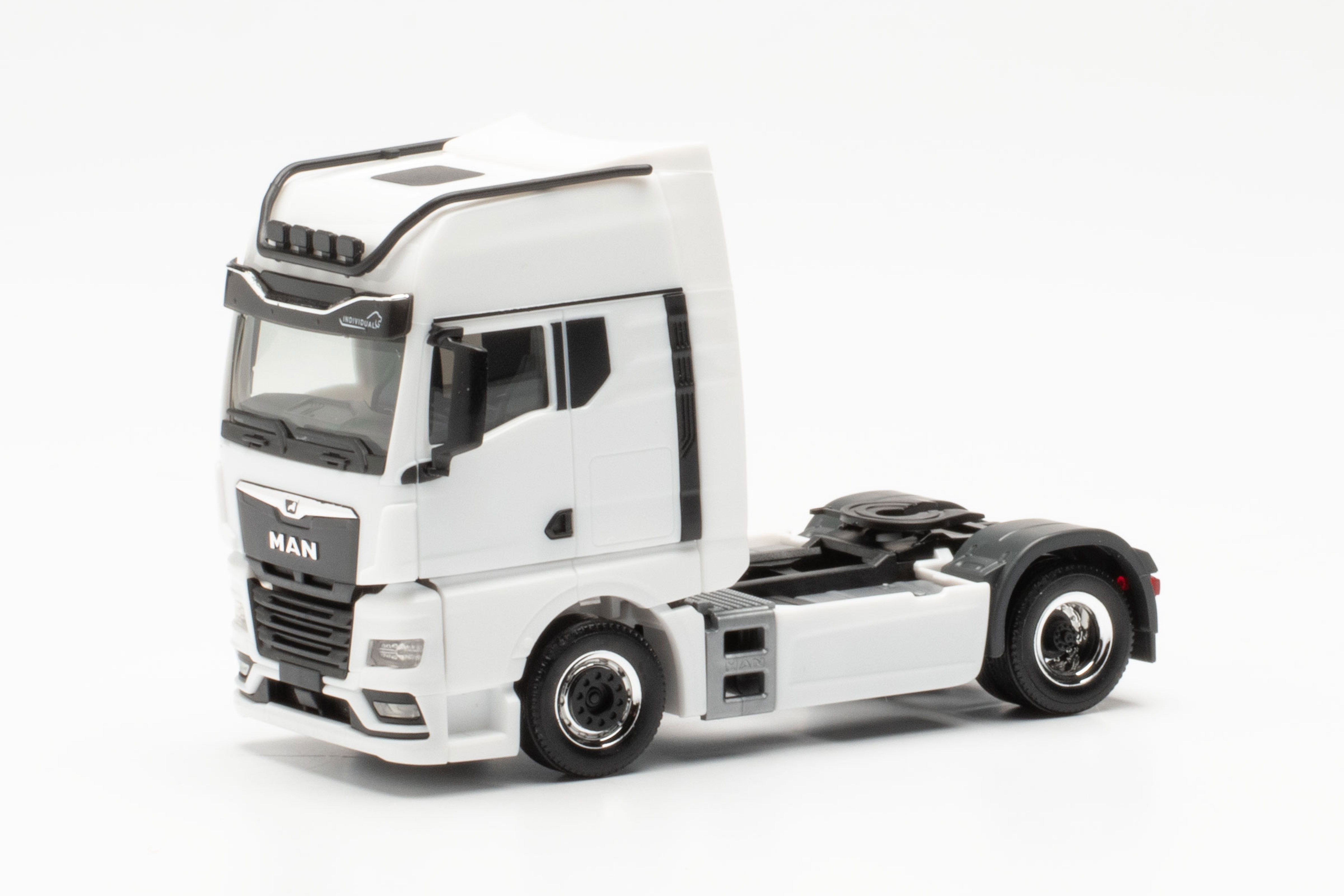 MAN TGX GX rigid tractor 2axles, white