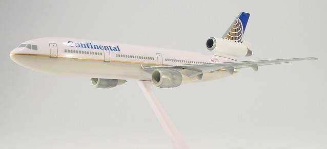 Continental Airlines DC-10. This item comes / came in Wooster branded packaging.