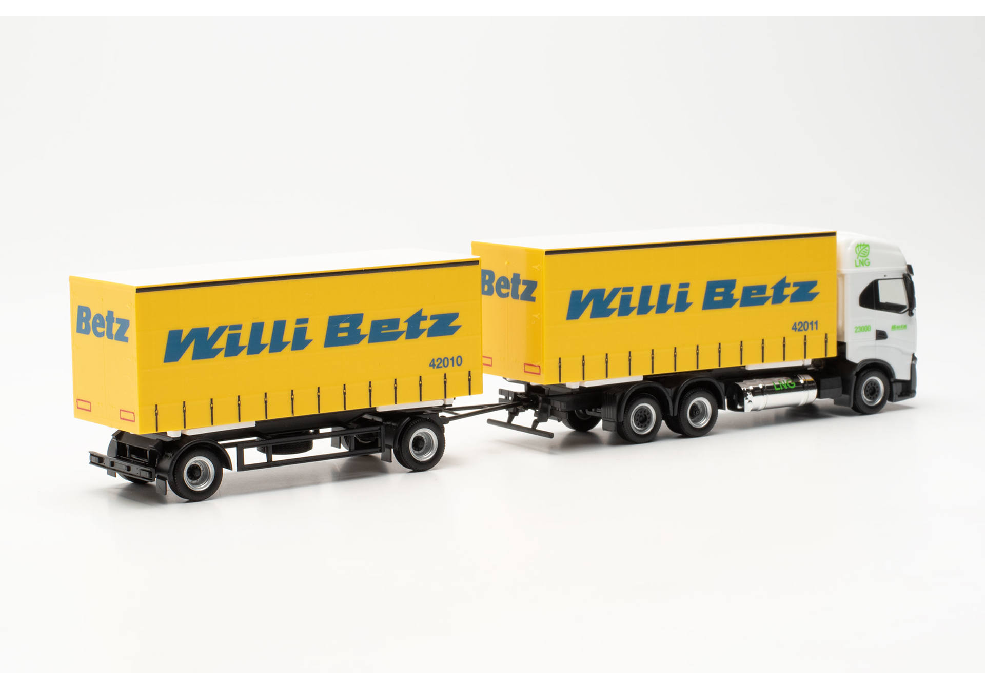 Iveco S-Way LNG Wechselgardinenplanen-Hängerzug „Willi Betz“ (Baden-Württemberg/Reutlingen)