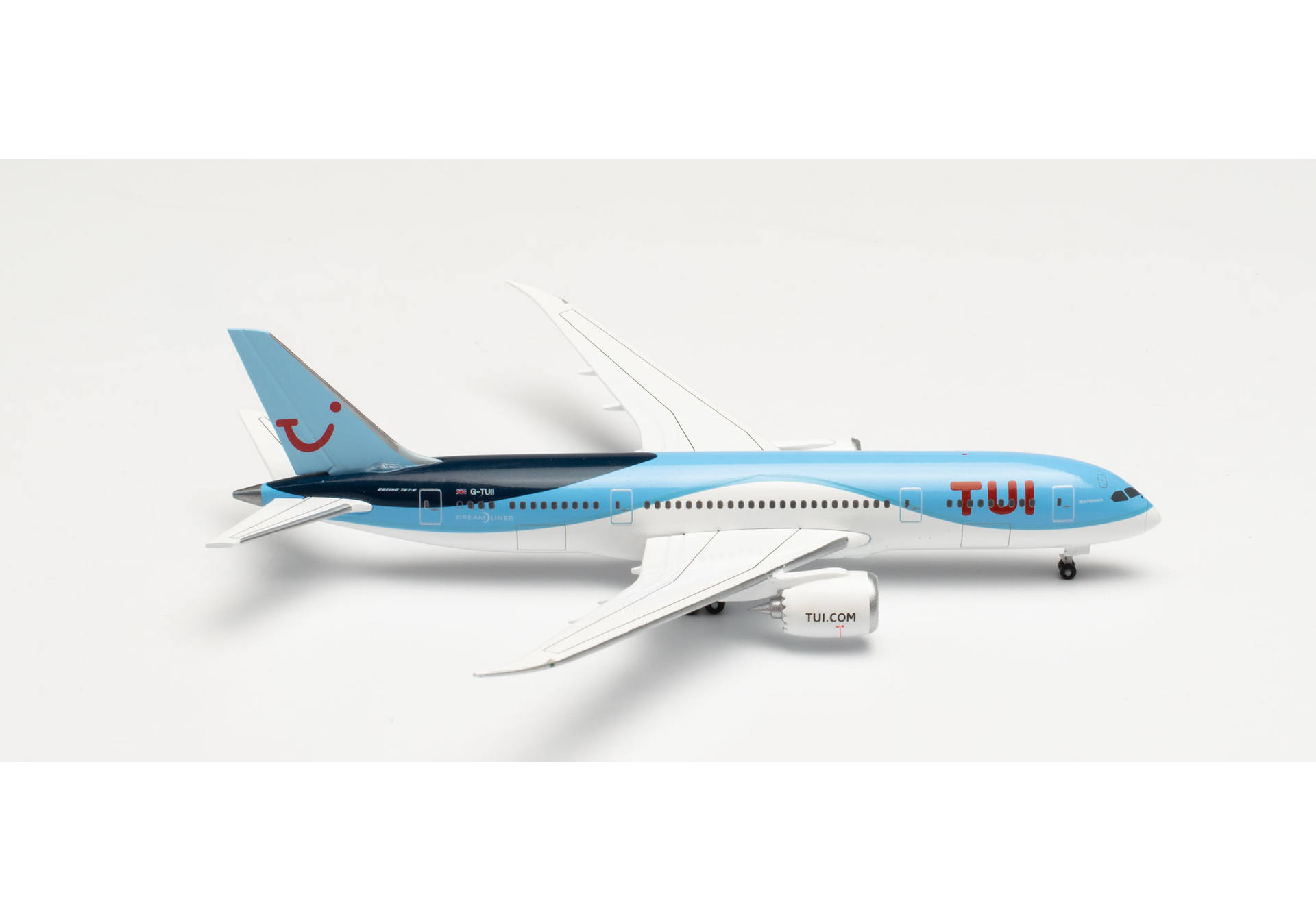 TUI Airways Boeing 787-8 Dreamliner – G-TUII “Mrs Patmore”