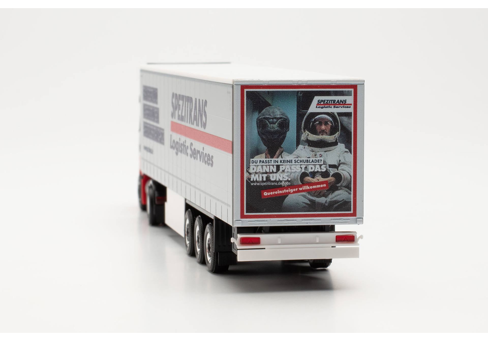 Iveco S-Way LNG Gardinenplanen-Sattelzug "Spezitrans" (Mecklenburg-Vorpommern/Grimmen)