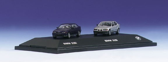BMW 325i Coupé 325i sedan 4-door in double display
