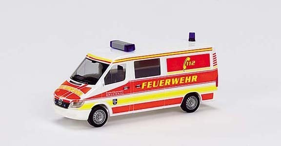 Mercedes-Benz sprinter facelift halfbus