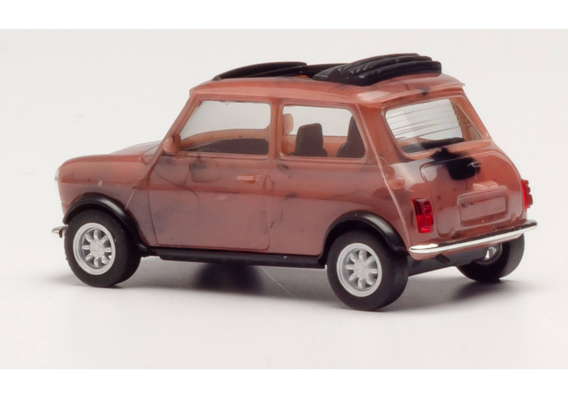 Mini Cooper mit Zusatzscheinwerfern, marmoriert