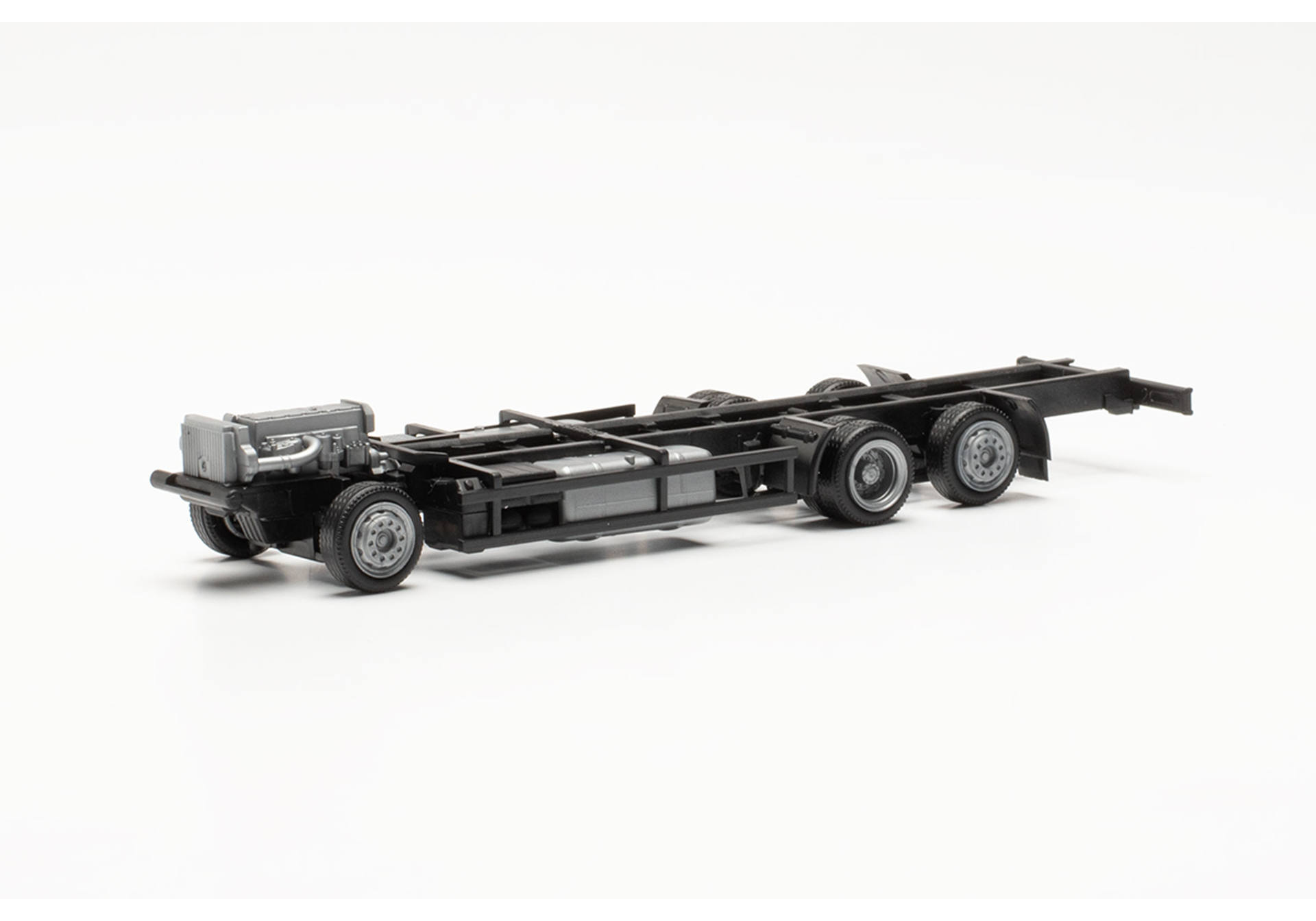 Parts Service: Mercedes-Benz truck chassis for volume bodies, 2 pieces