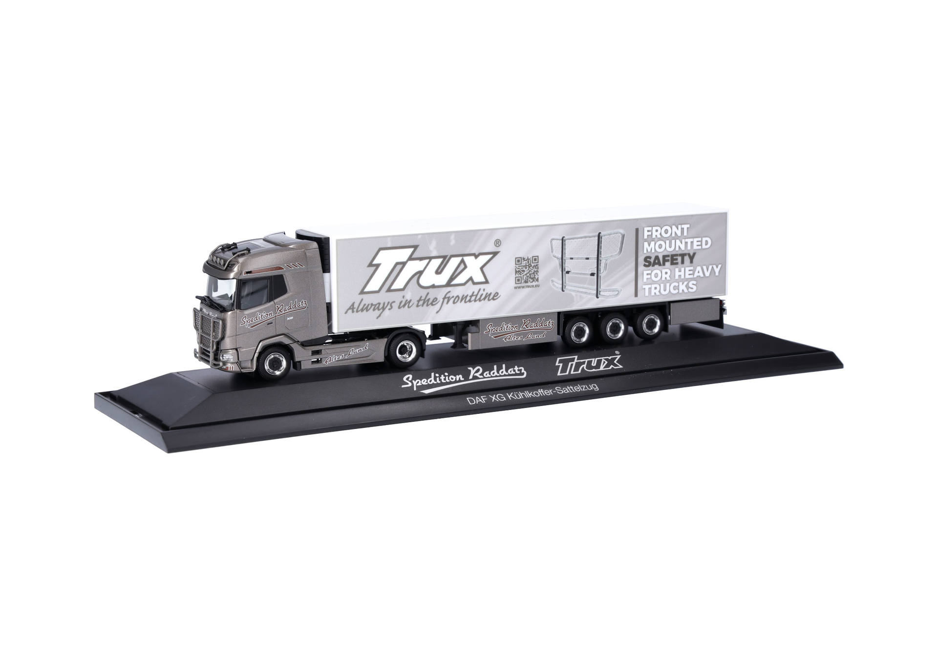 DAF XG refrigerated box semitrailer "Sven Raddatz/TRUX" (Niedersachsen/Jork)