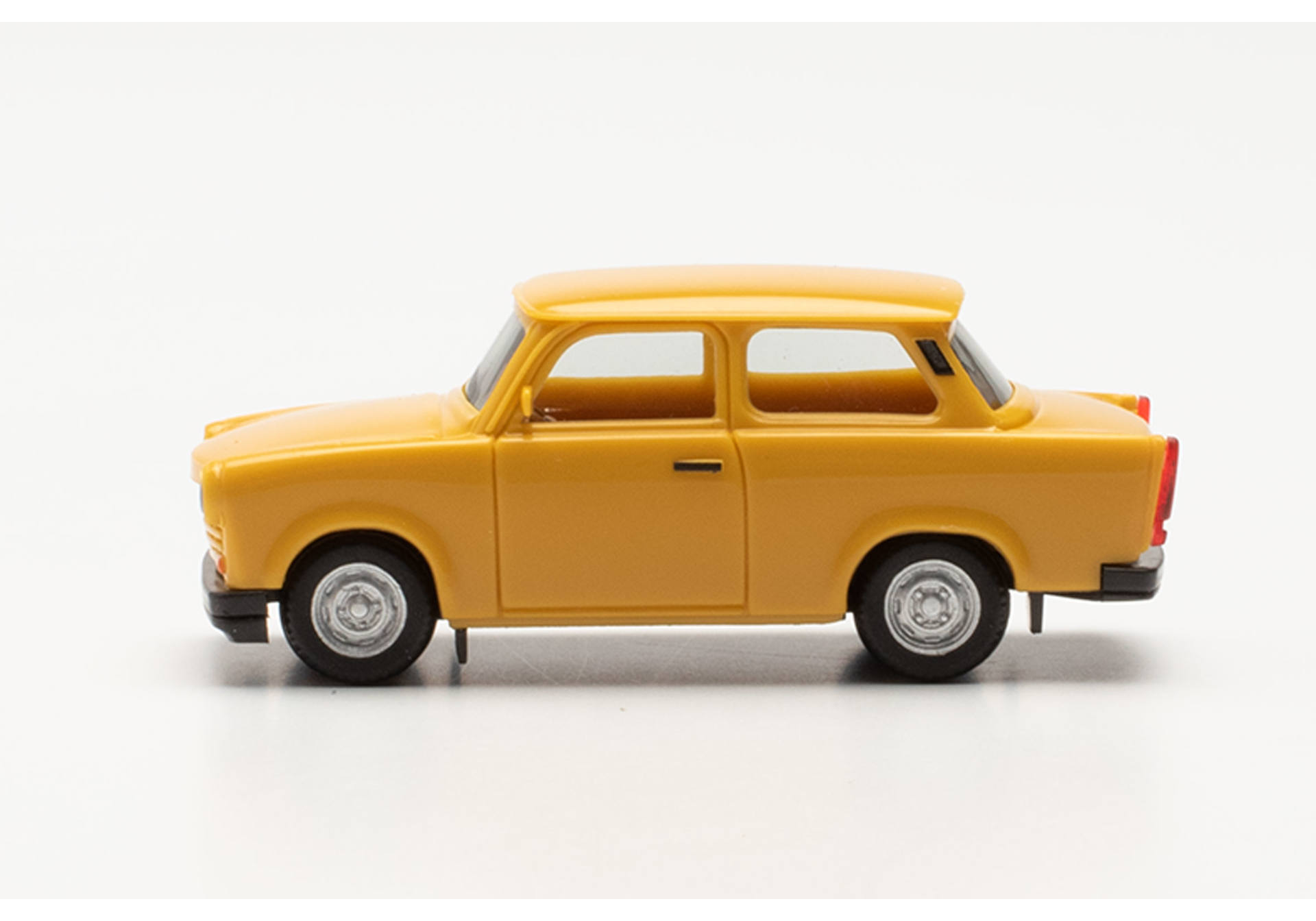 Trabant 1.1, honey yellow