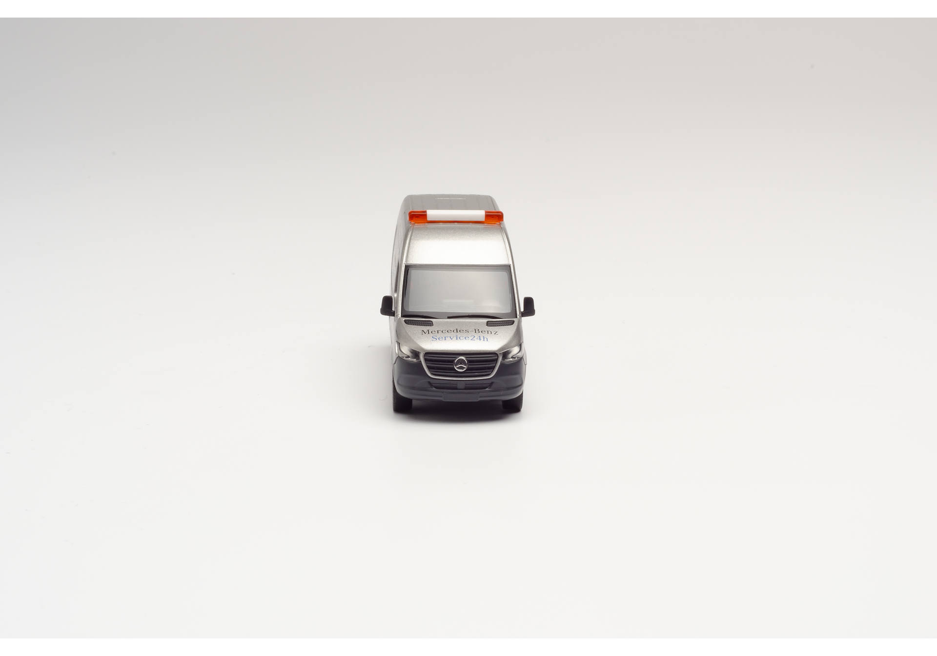 Mercedes-Benz Sprinter box truck "Mercedes-Benz 24h Service"