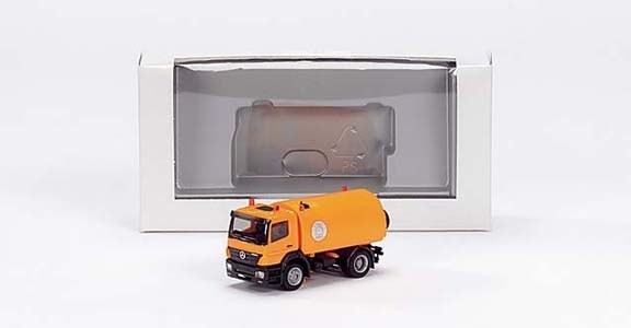 Mercedes-Benz Axor sweeping vehicle special box