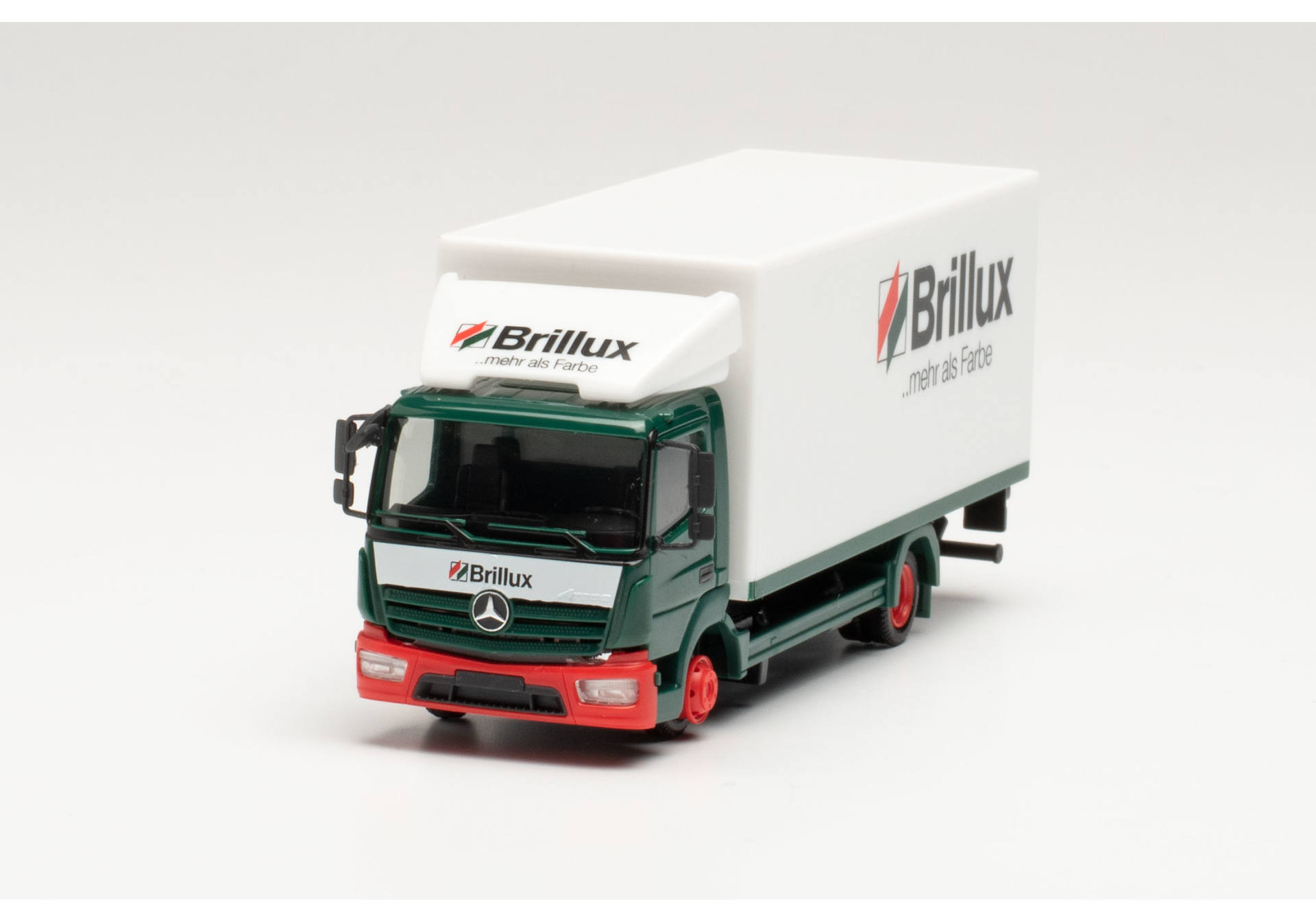 Mercedes-Benz Atego ‘13 box truck with tail lift “Brillux”