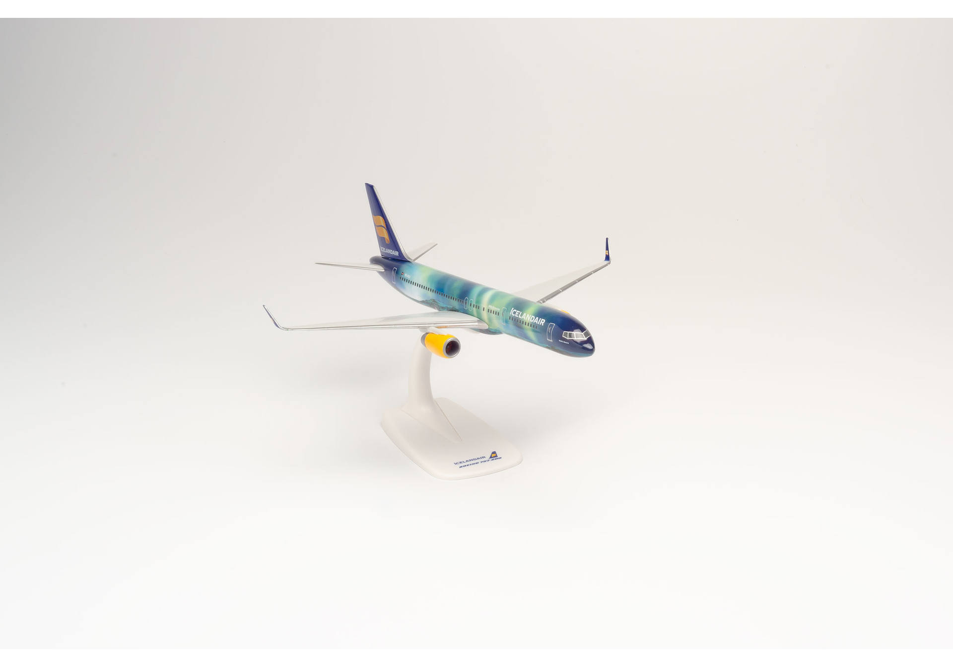 Icelandair Boeing 757-200 "Hekla Aurora"