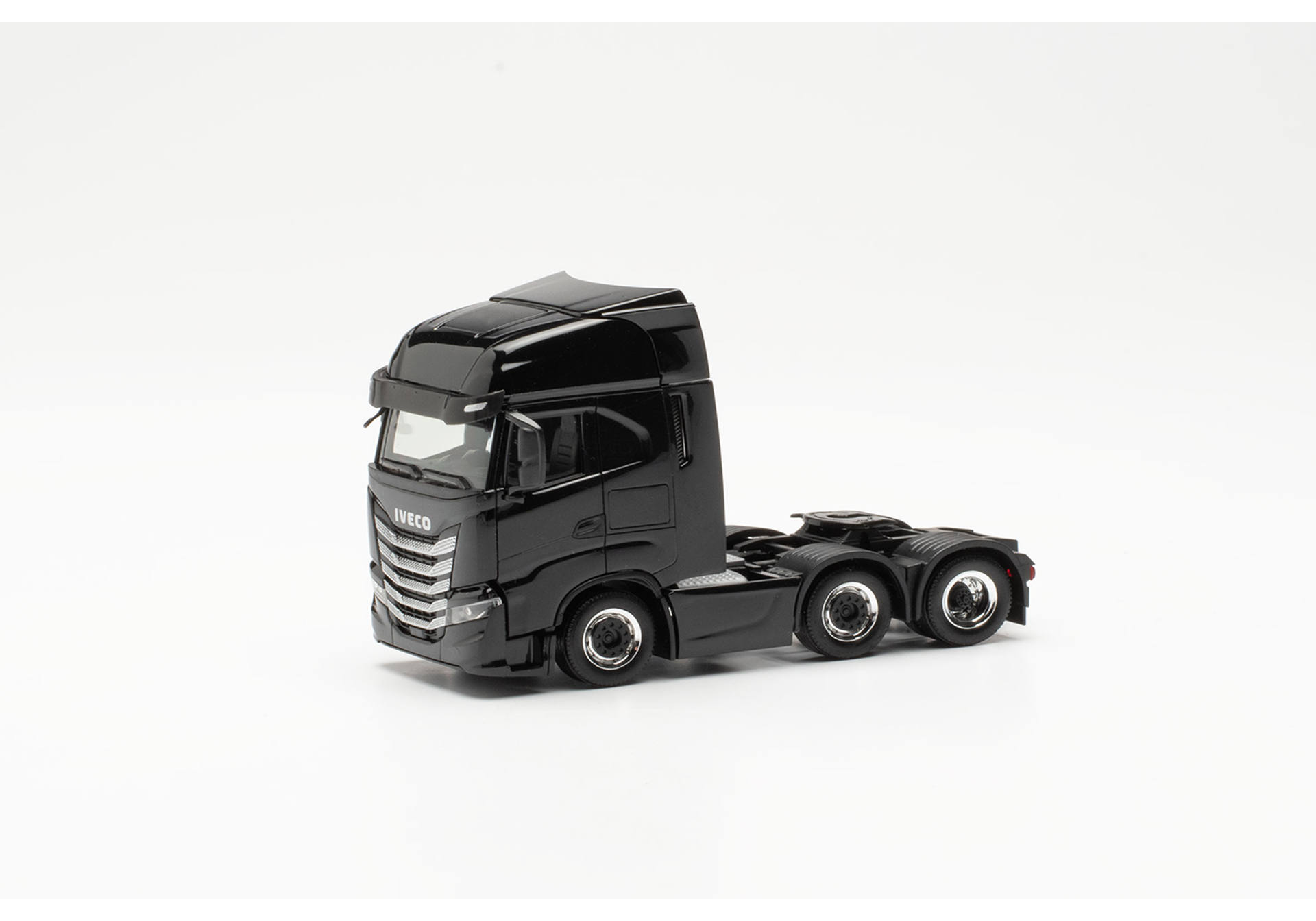 Iveco S-Way rigid tractor 3axles, black