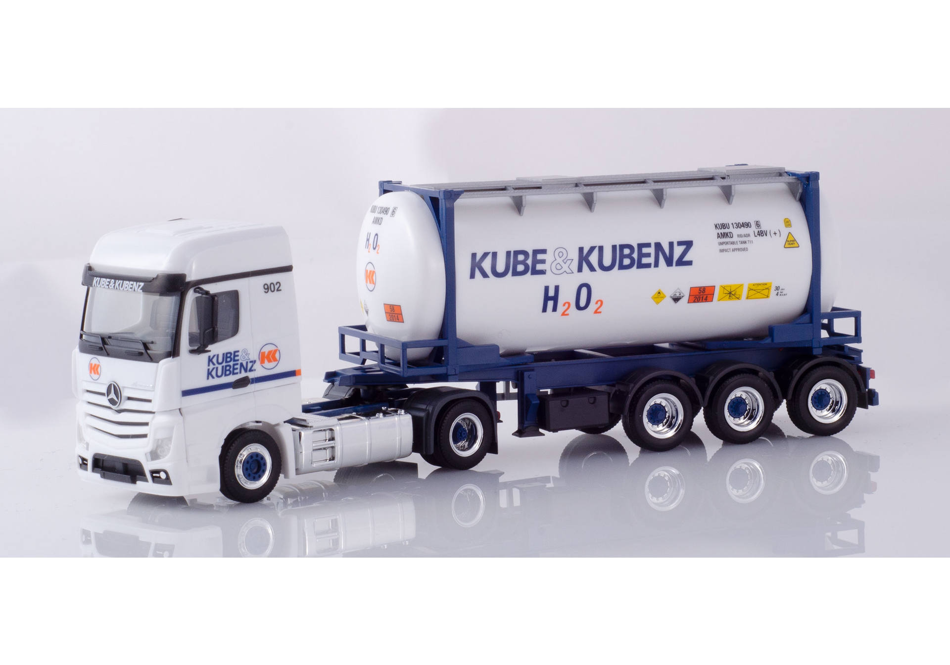 Mercedes-Benz Actros Bigspace Container semitrailer „Kube & Kubenz“