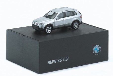 BMW X5 4.8i special box