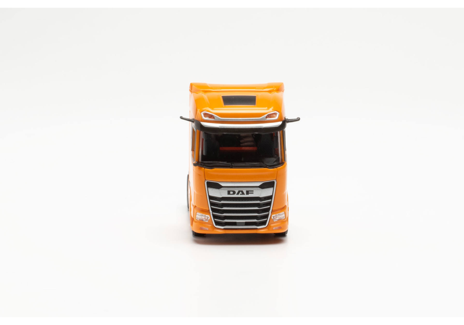 DAF XG tractor, orange