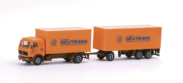 Mercedes-Benz case hanger train