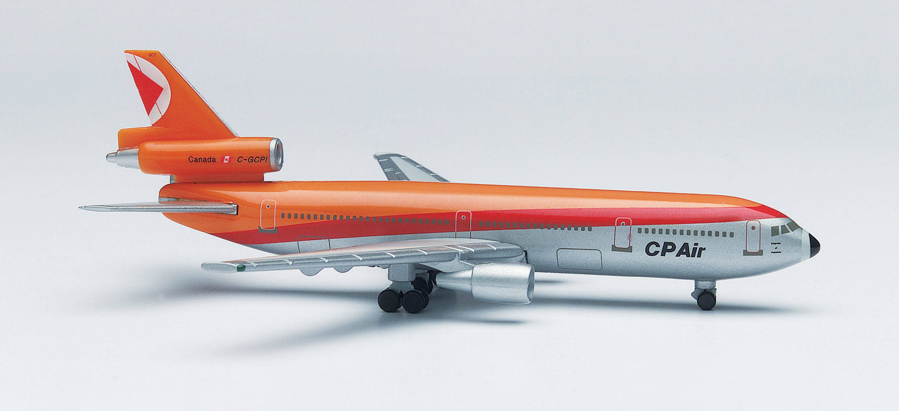 CP Air Douglas DC-10-30