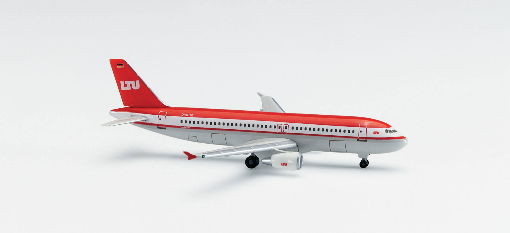 LTU Airbus A320-200