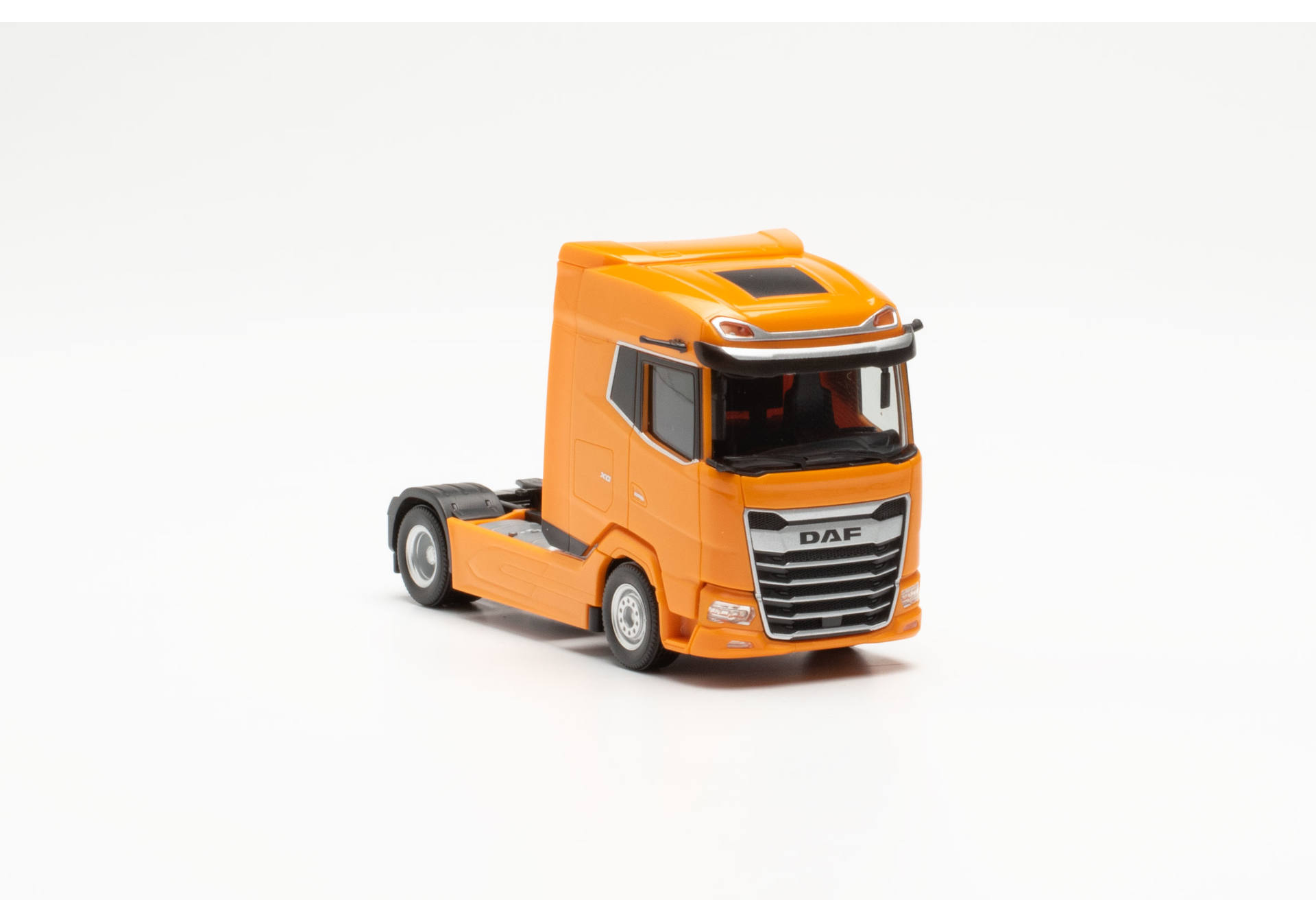 DAF XG tractor, orange