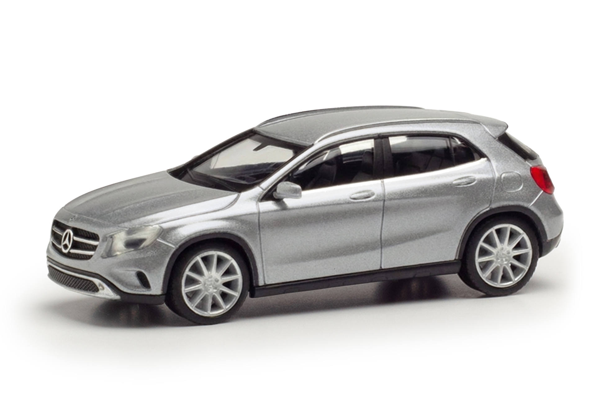 Mercedes-Benz GLA, iridium silver