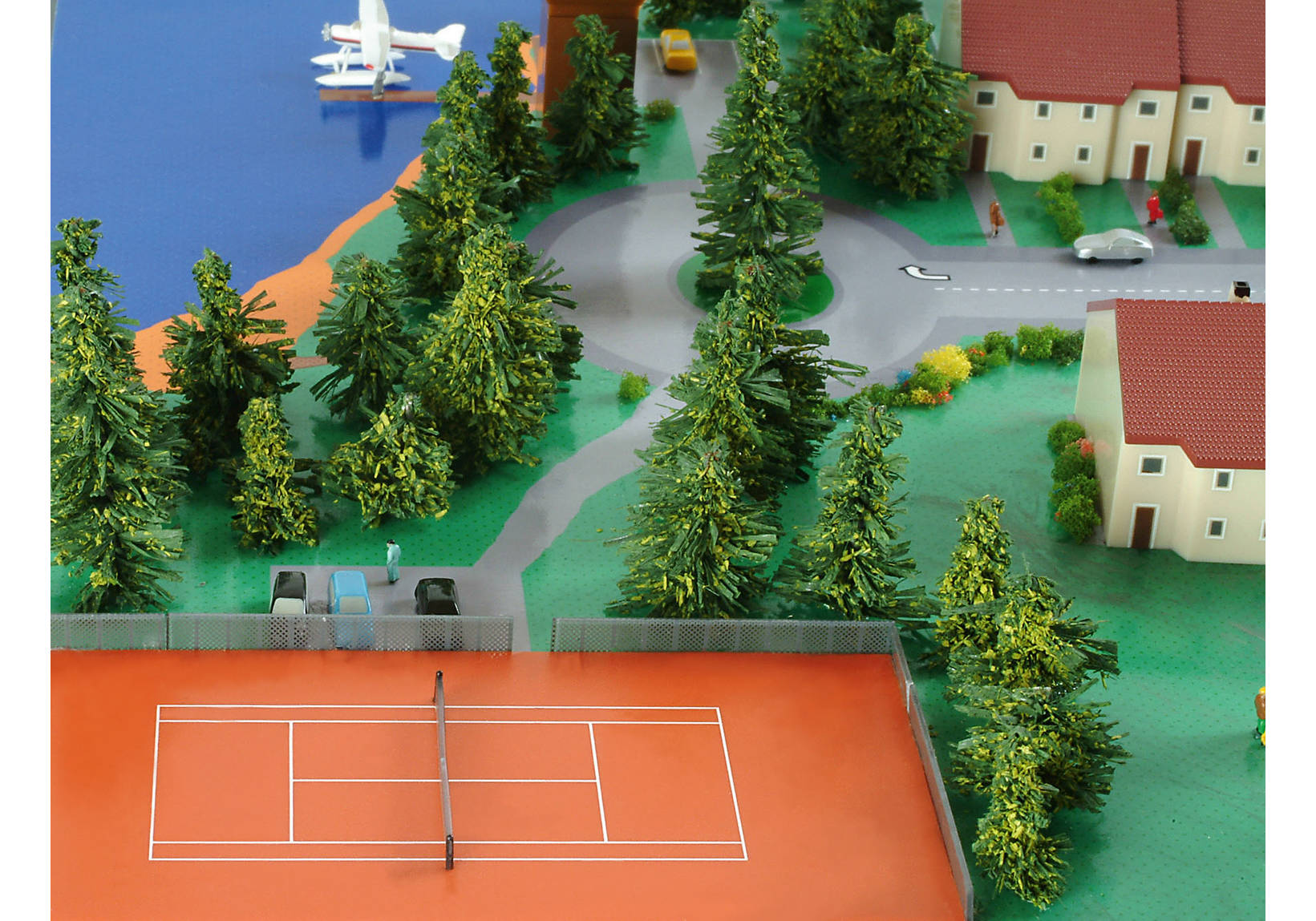 Set: swimming pool (2 pieces) and tennis court (2 pieces)