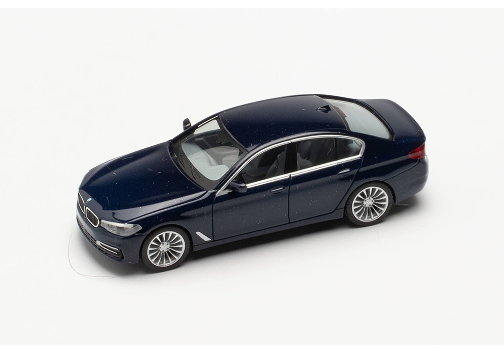 BMW 5er Limousine, tansanitblau metallic
