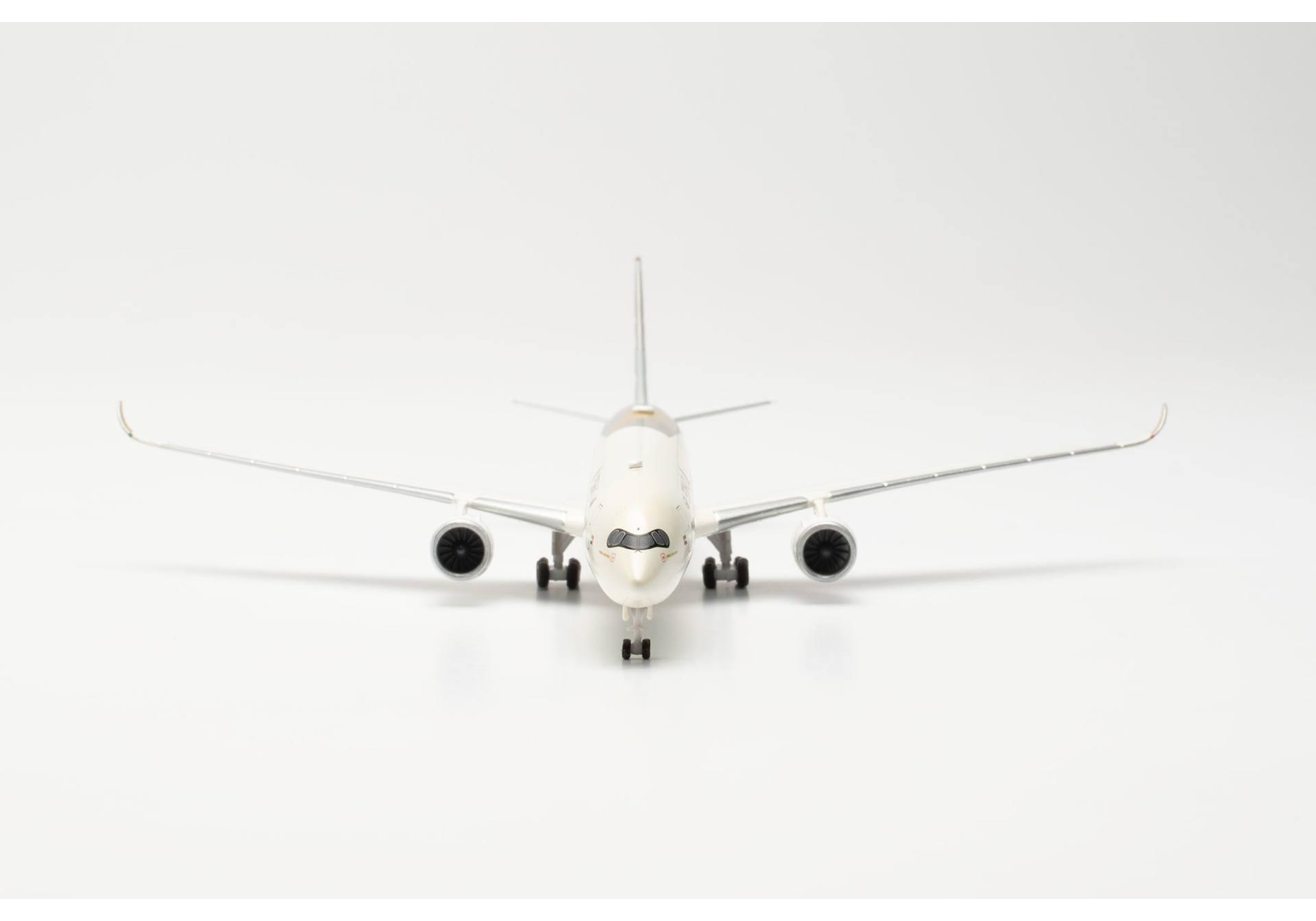 Etihad Airways Airbus A350-1000 – A6-XWA