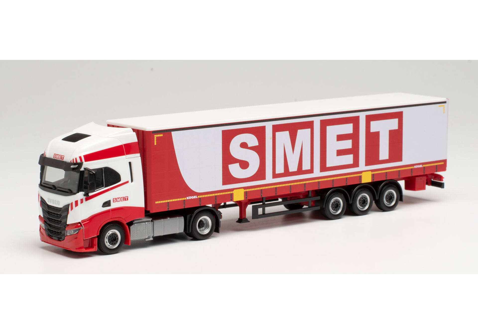 Iveco S-Way curtain semitrailer „Smet“