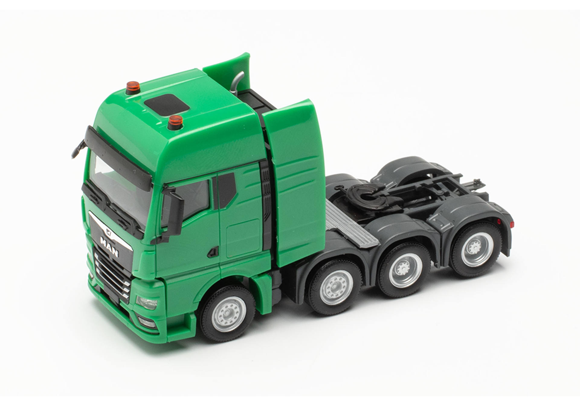 MAN TGX GX heavy duty tractor, traffic green