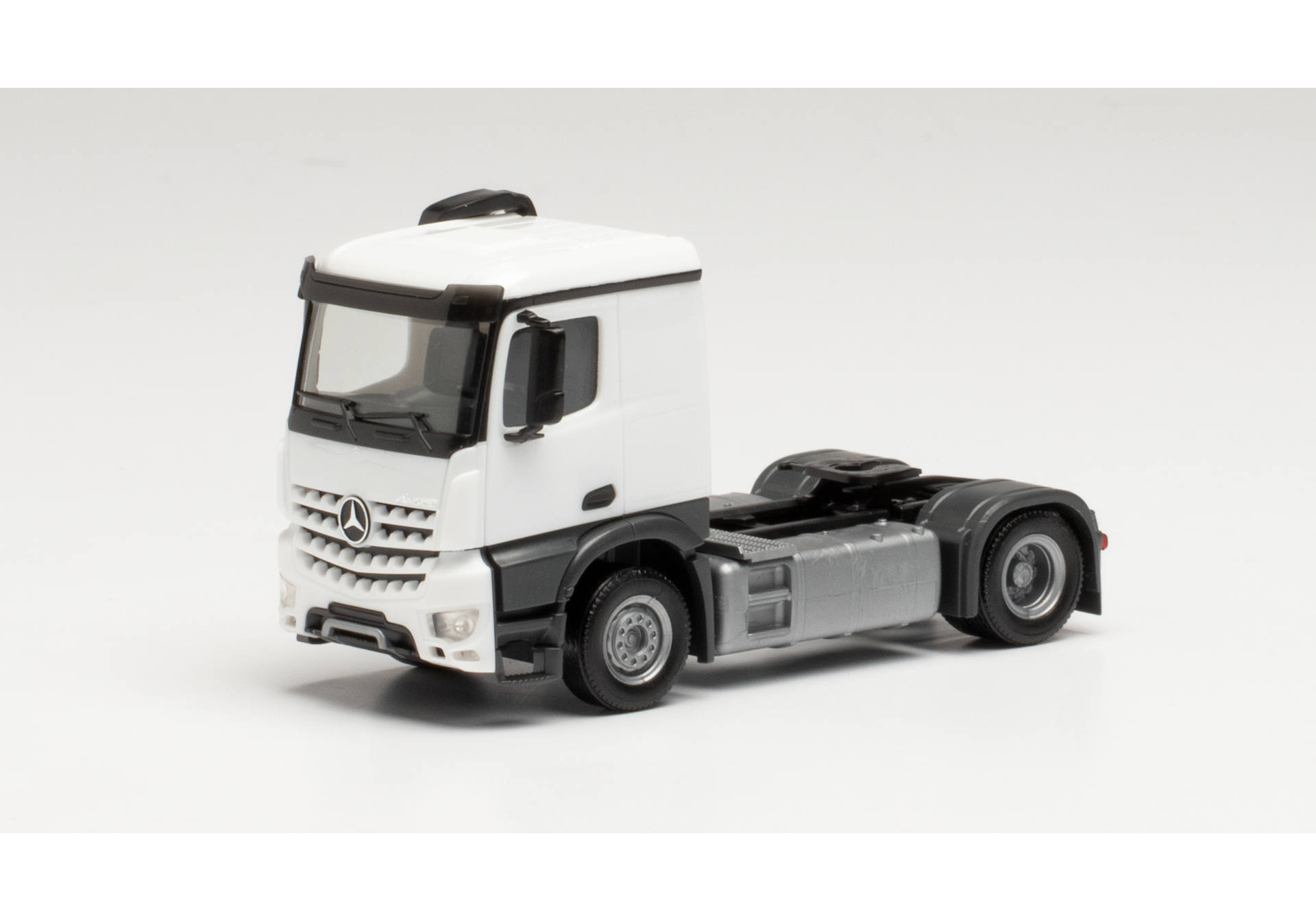 Mercedes-Benz Arocs Classic tractore, white