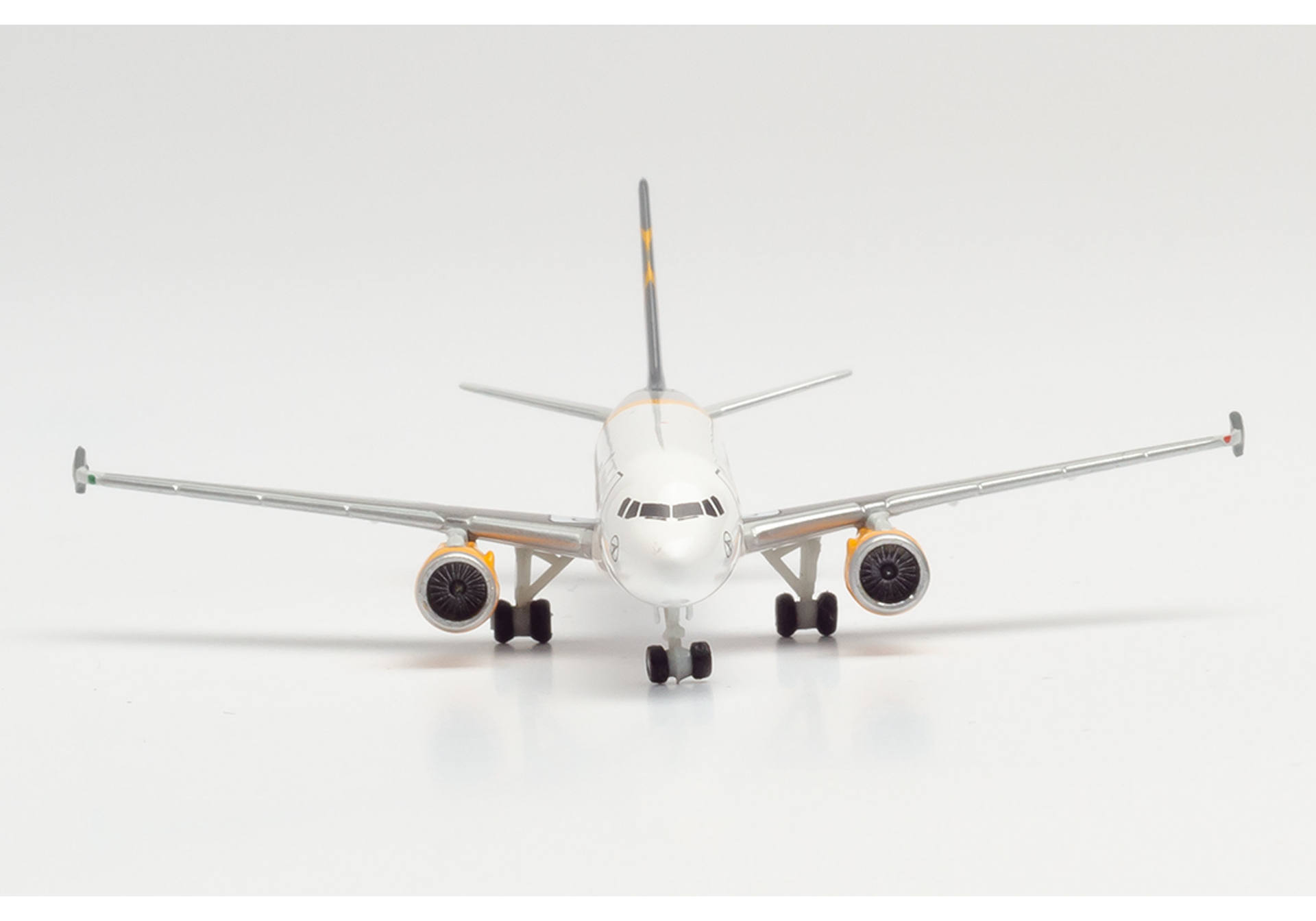 Condor Airbus A320 - new 2019 colors