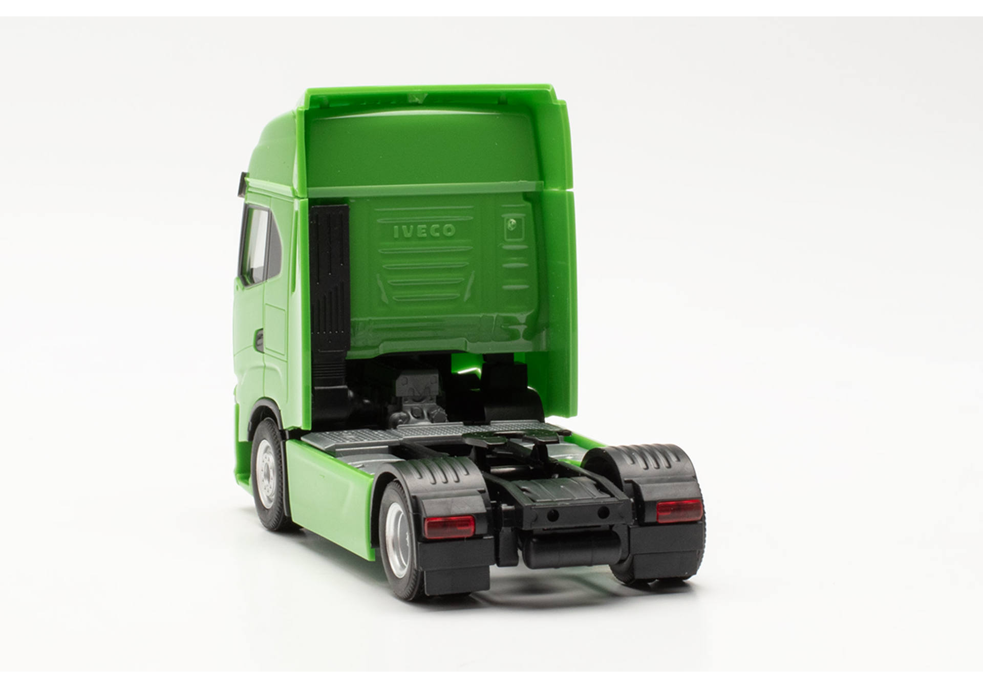 Iveco S-Way rigid tractor, yellowgreen