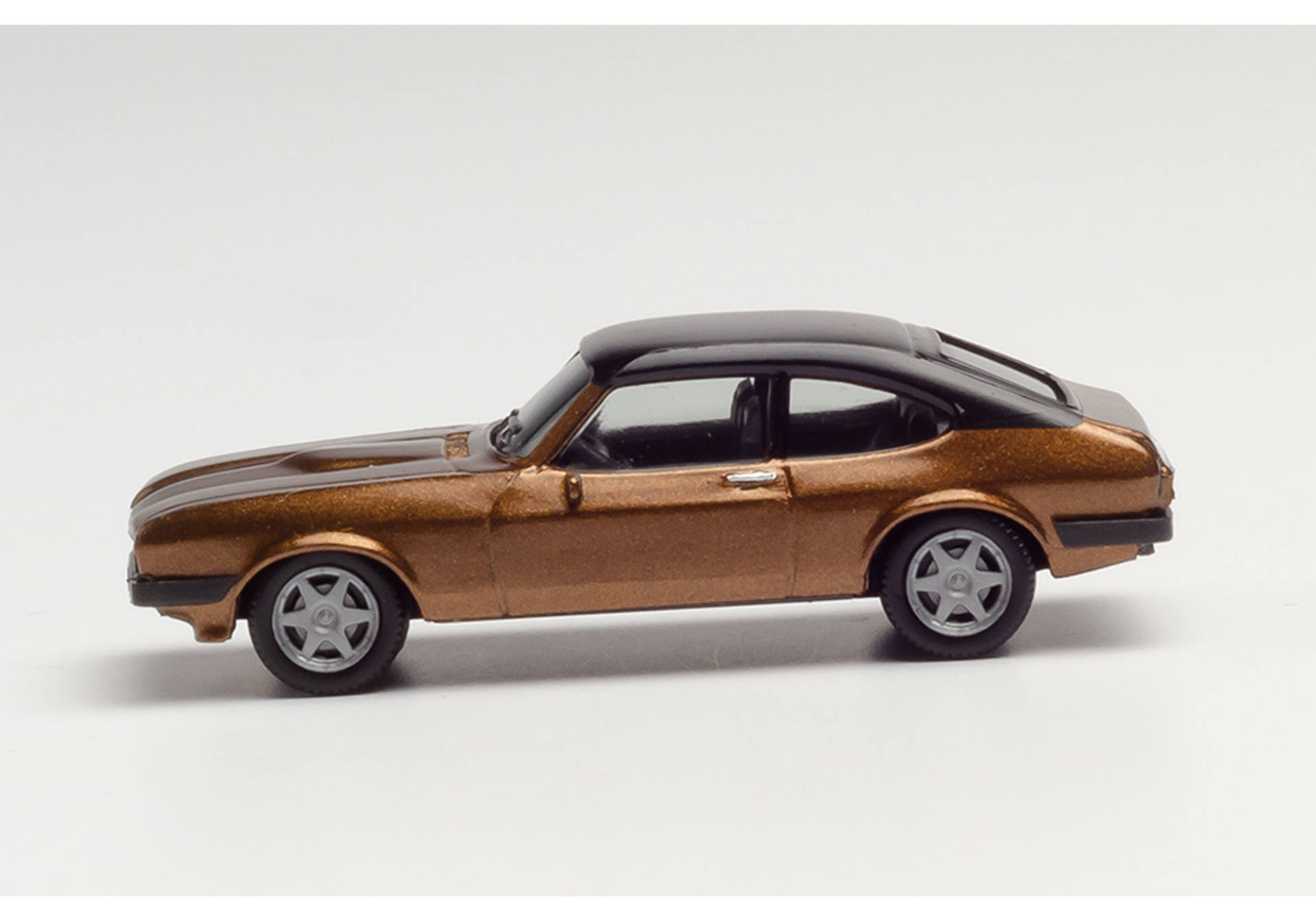 Ford Capri II mit Vinyldach, braunmetallic