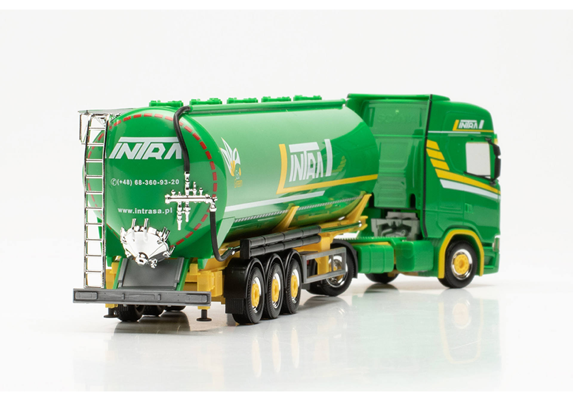 Scania CS 20 HD Silo-Sattelzug „Intra“ (Polen/Iłowa)