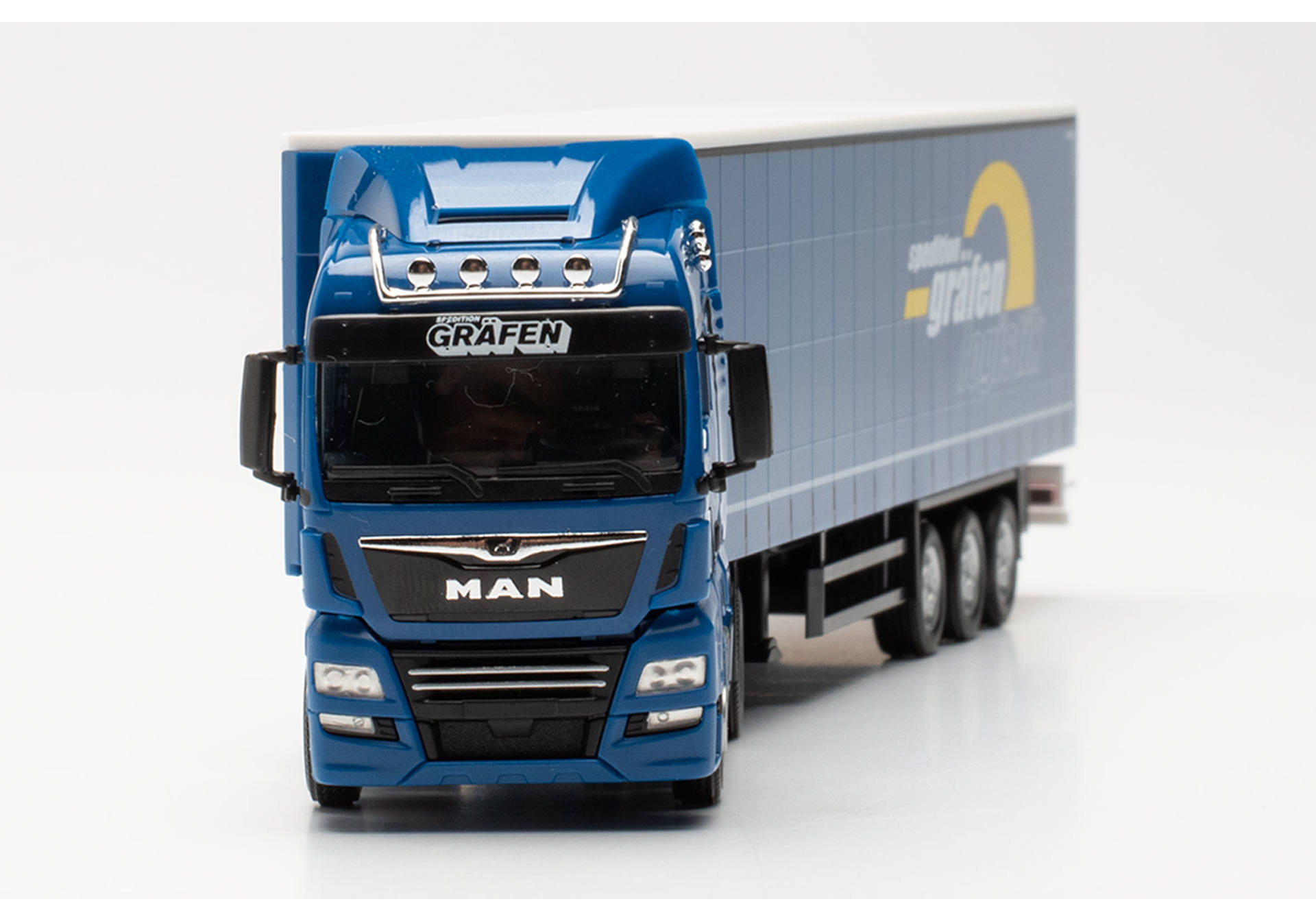MAN TGX XLX curtain canvas semitrailer truck Gräfen