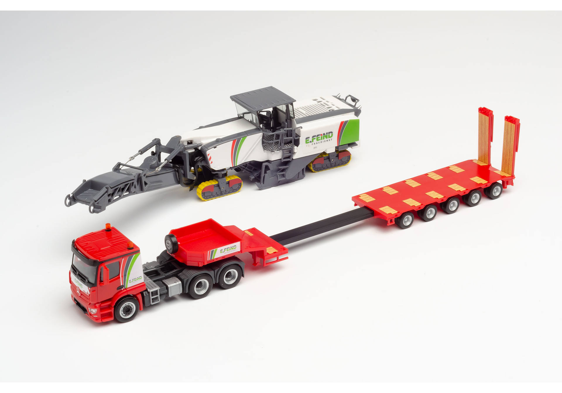 Mercedes-Benz Actros low boy semitrailer with Wirtgen 250i "Enrico Feind Frästechnik"